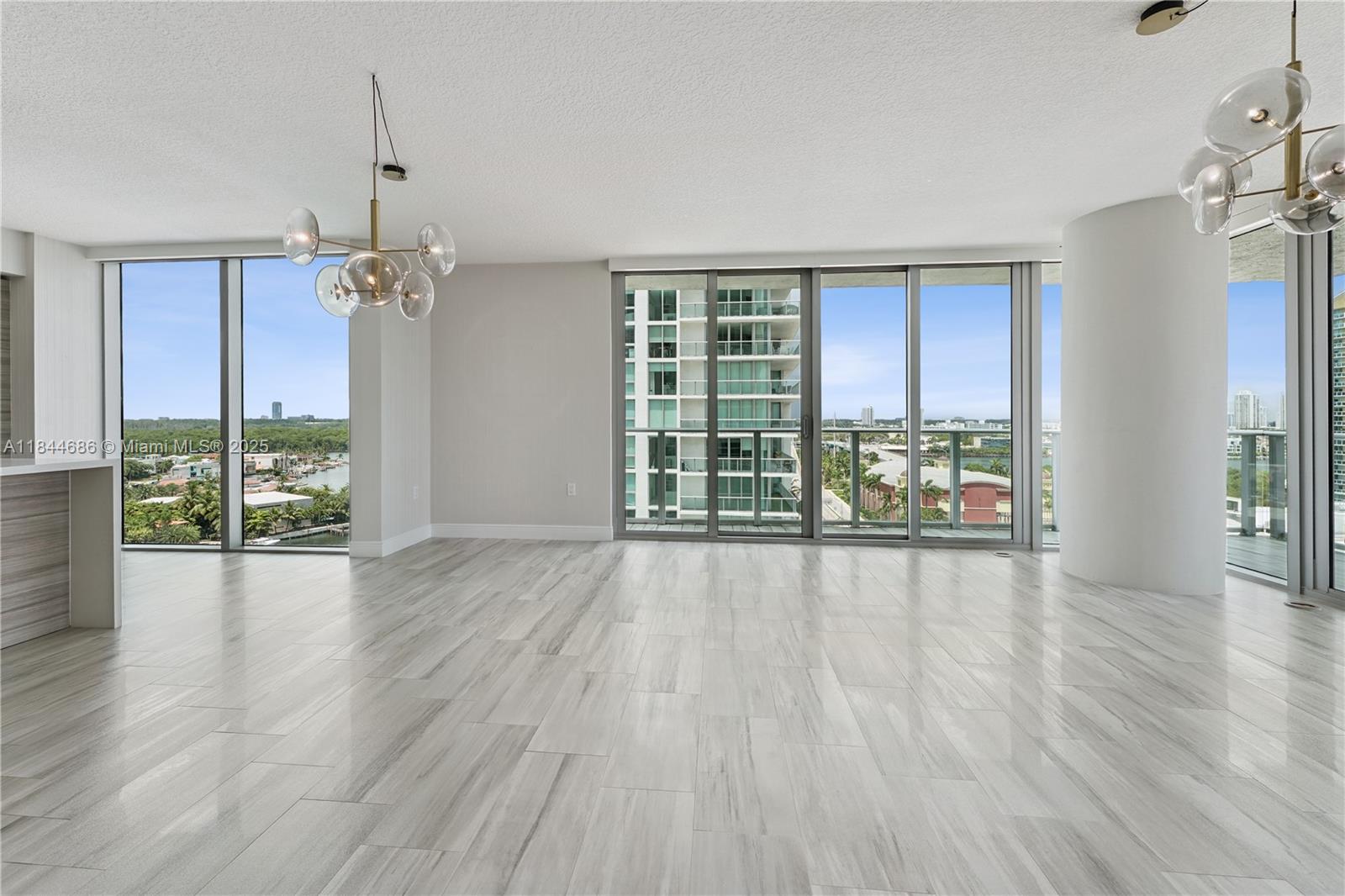 PARQUE TOWERS CONDO - Residential