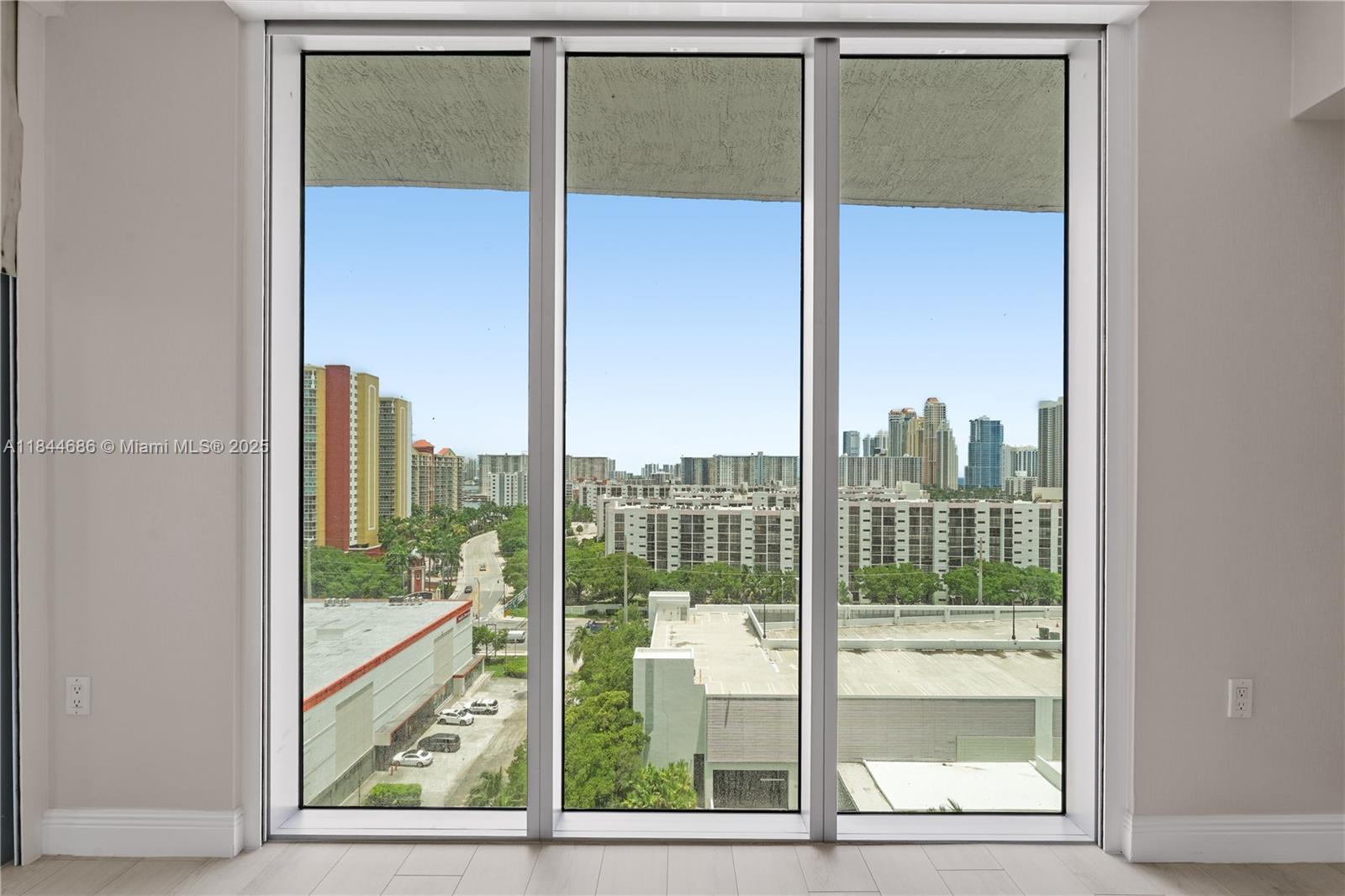 PARQUE TOWERS CONDO - Residential