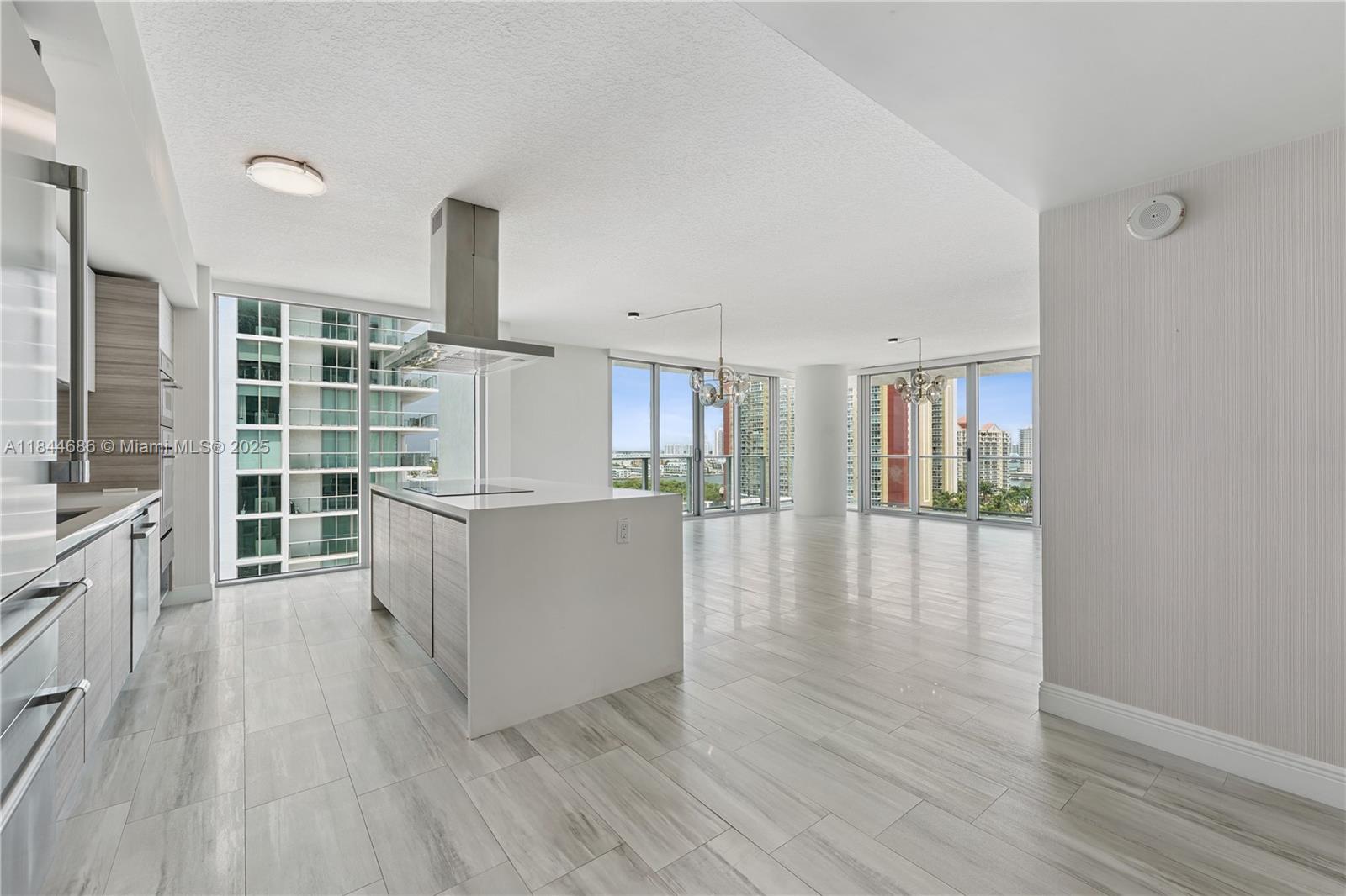 PARQUE TOWERS CONDO - Residential