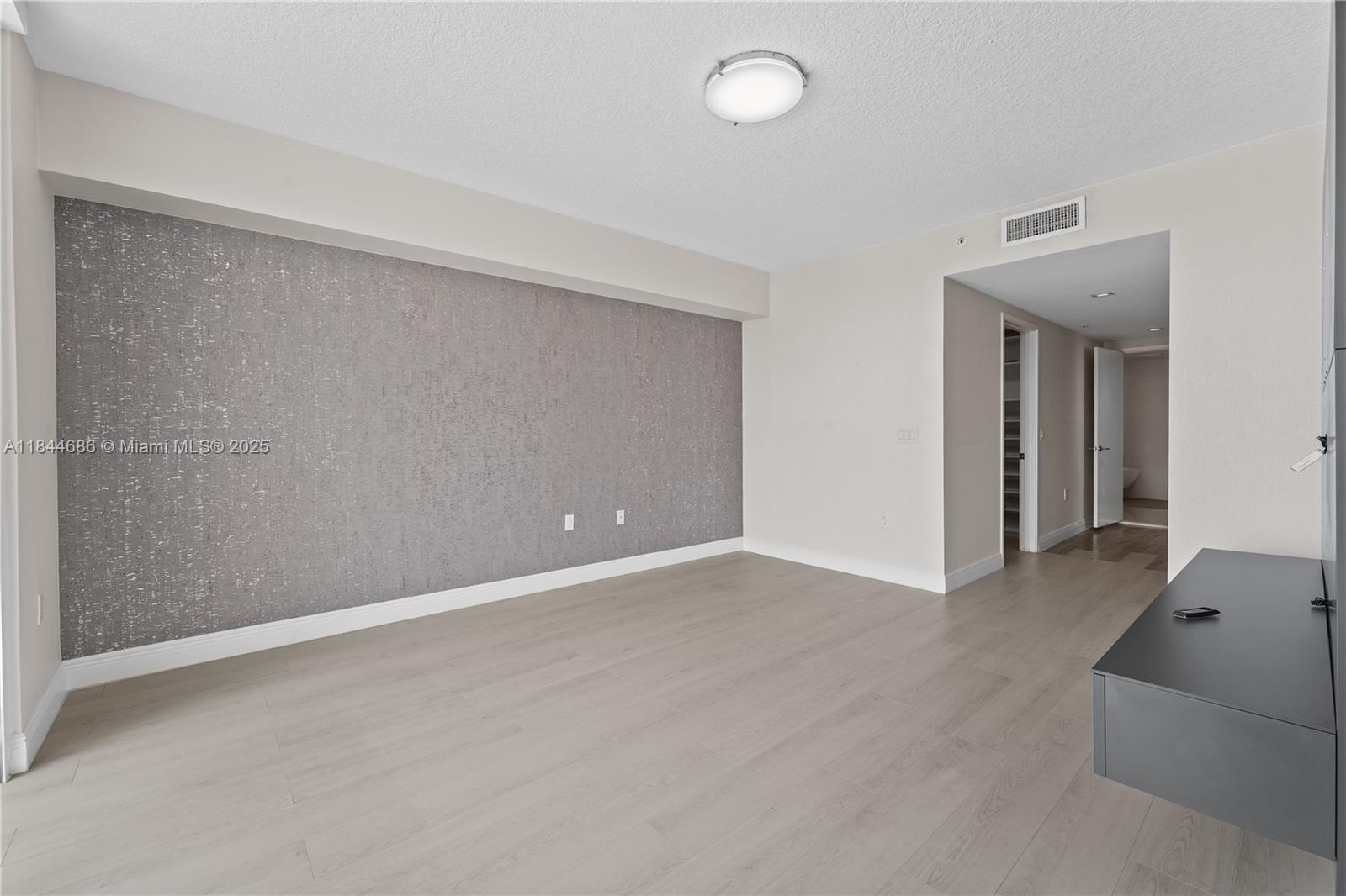 PARQUE TOWERS CONDO - Residential