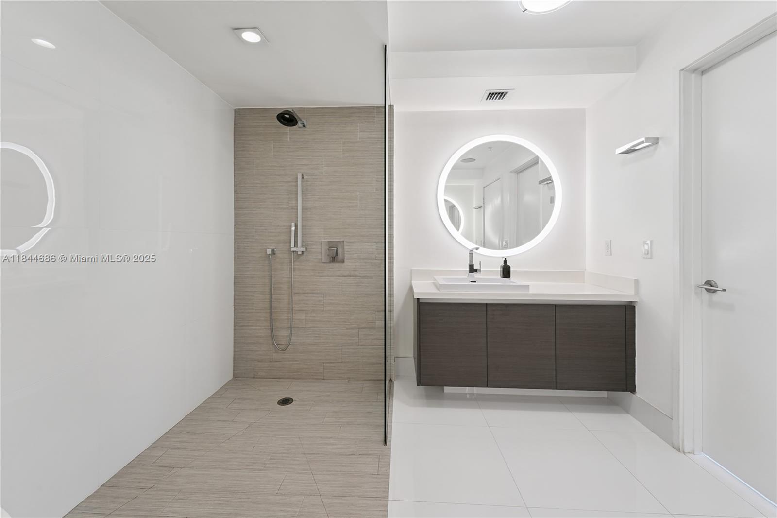 PARQUE TOWERS CONDO - Residential