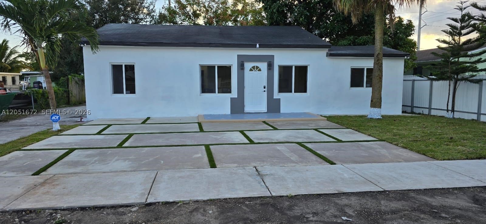 ARBNB OR RESIDENTIAL. Beautifully remodeled single-family home for rent. This spacious property features 4 bedrooms and 2 full bathrooms. Parking space for Boat or RV. Enjoy the freedom of NO HOA!

The home boasts a recent complete remodel, a brand-new A/C system, and ample parking for up to 6 vehicles. Unbeatable location with convenient and quick access to major roads, highways, shopping centers, restaurants, and more. Additionally, this property has a vacant efficiency unit that can be sublet.. Easy to show! Text to LA for showings.