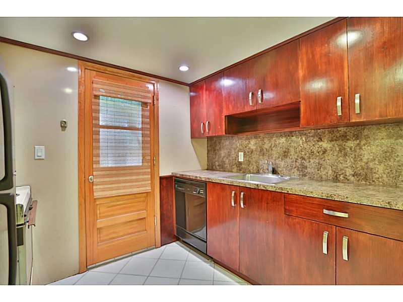 COURTYARDS OF THE GROVE C - Residential Lease