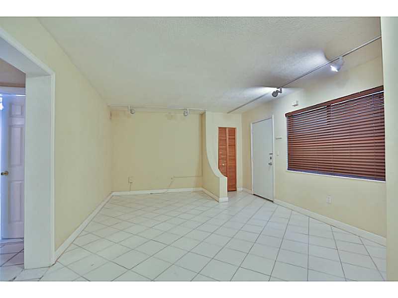 COURTYARDS OF THE GROVE C - Residential Lease