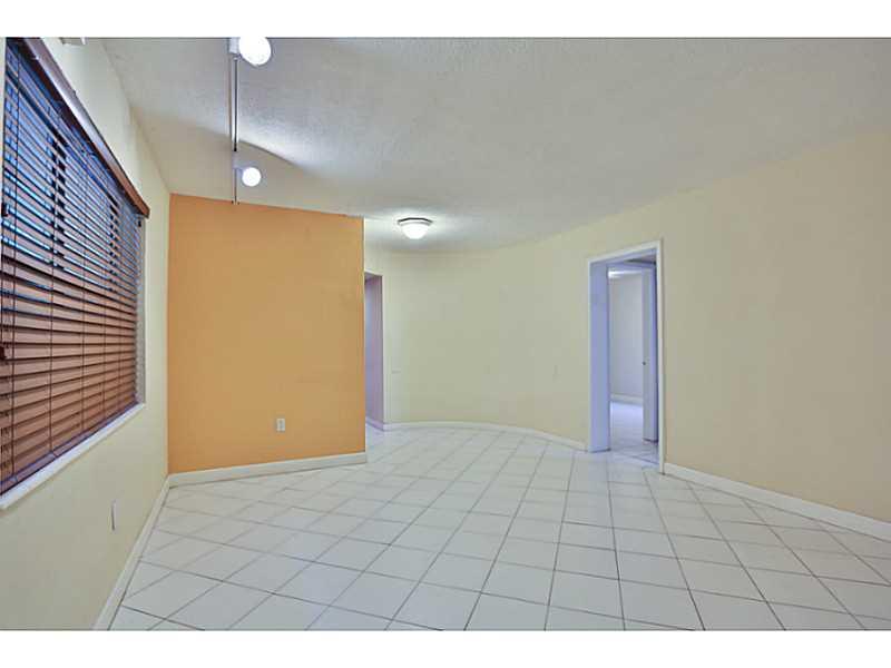 COURTYARDS OF THE GROVE C - Residential Lease