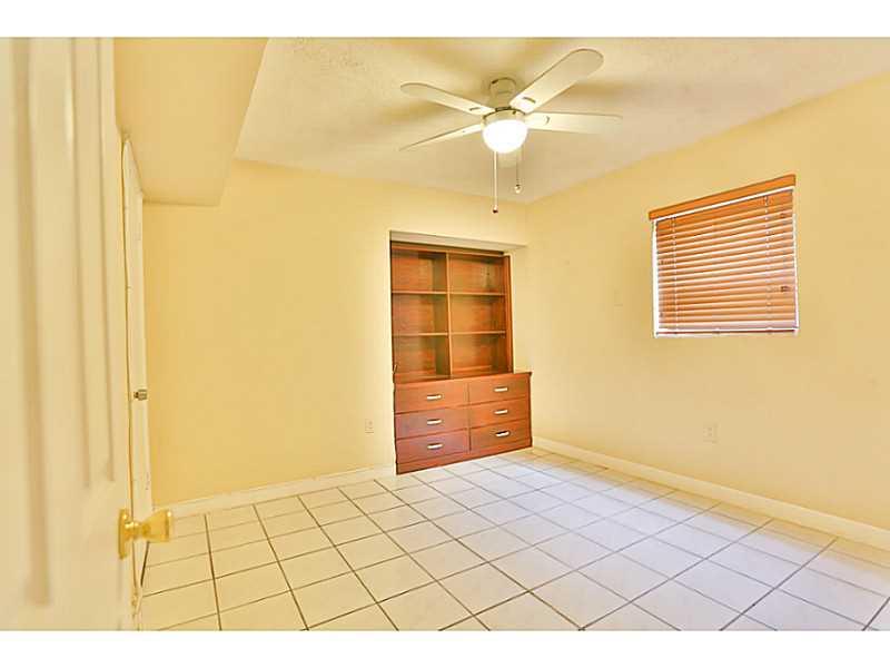 COURTYARDS OF THE GROVE C - Residential Lease