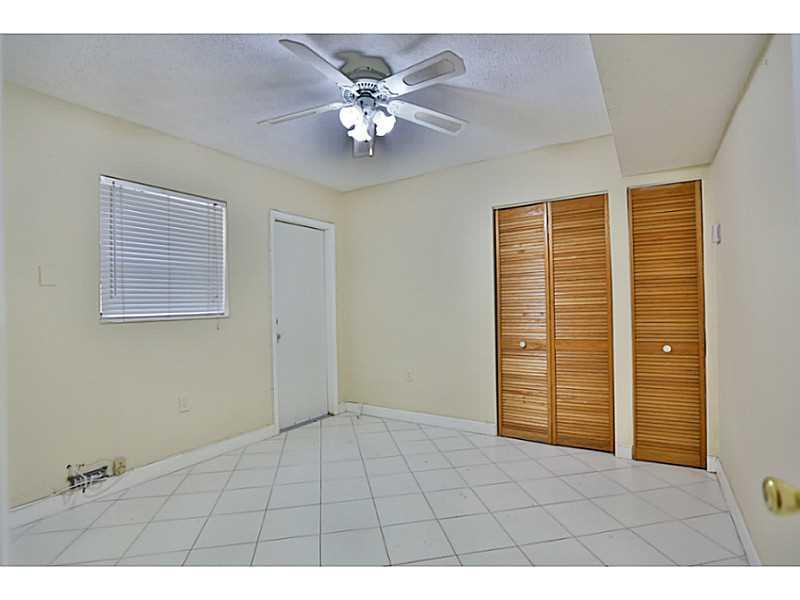 COURTYARDS OF THE GROVE C - Residential Lease