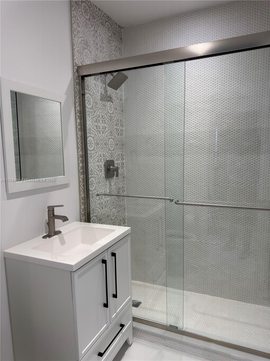 HIA 13 ADDN AMD PL REV - Residential Lease