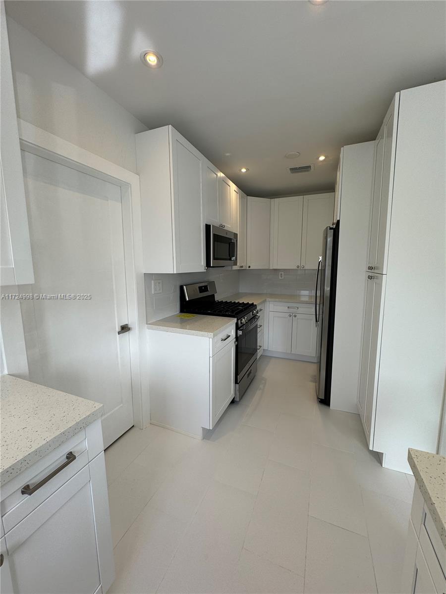 HIA 13 ADDN AMD PL REV - Residential Lease