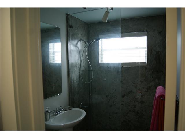Spacious, FULLY FURNISHED, 6-12 Month Rental. Completely updated to fit the most selective of MODERN tastes. Open kitchen, built-ins, new bath & a great spacious bedroom w/ closet space. PETS OK.  ONE BLOACK TO LINCOLN RD.  Secured gated entry. Unit has w hite wood flooring throughout, freshly painted walls, a renovated bathroom, stone counter top kitchen  counter, stainless steel refrigerator and lots of closet space!  Washer/Dryer IN UNIT! Available NOW!