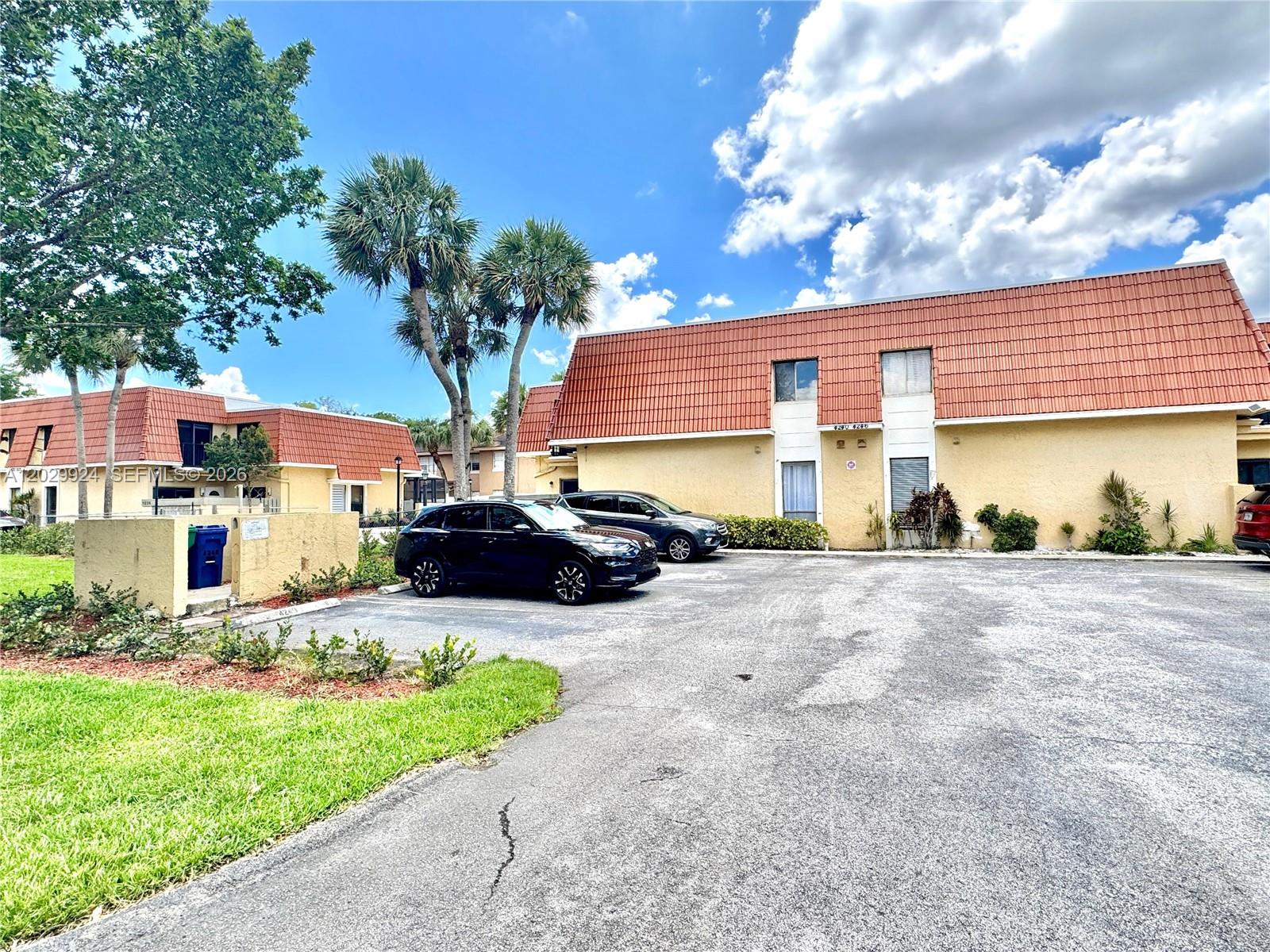WOODLAKE VILLAGE TOWNHOME - Residential