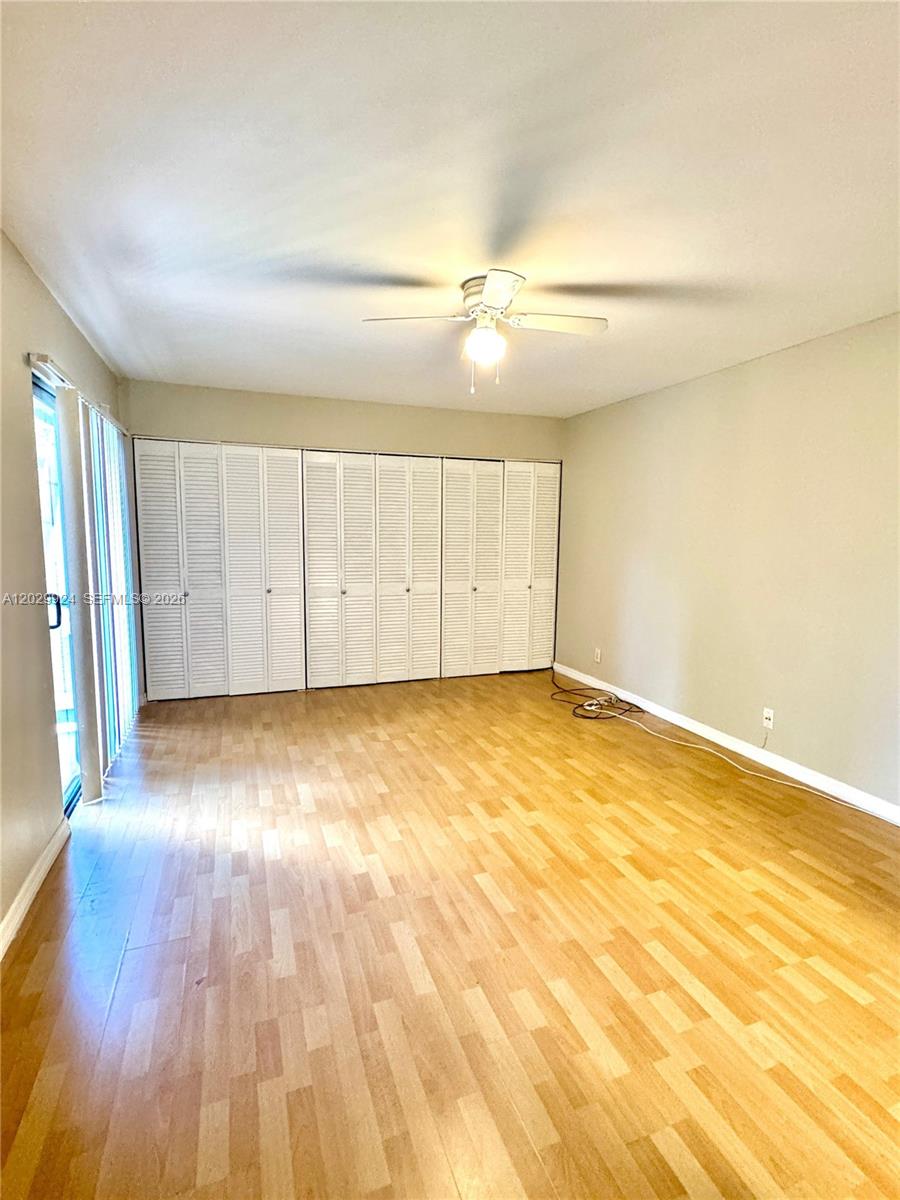 WOODLAKE VILLAGE TOWNHOME - Residential