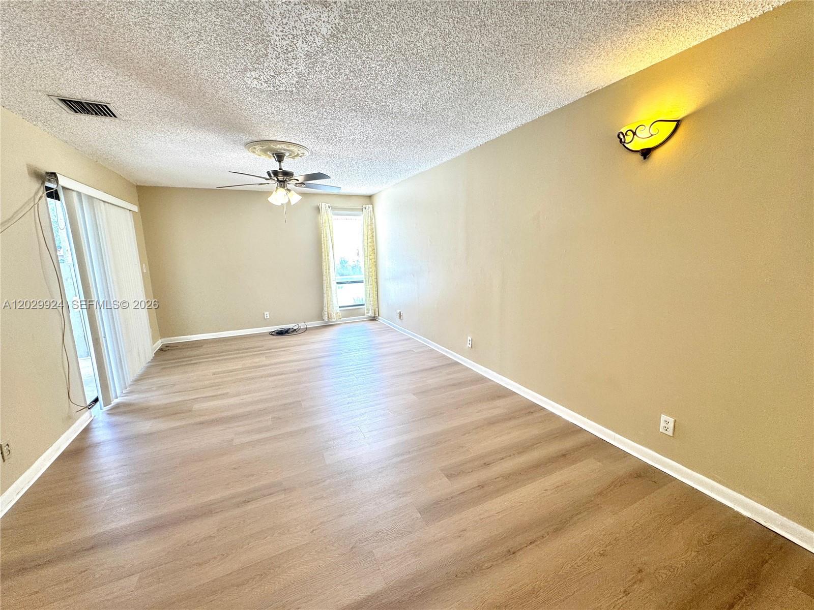 WOODLAKE VILLAGE TOWNHOME - Residential