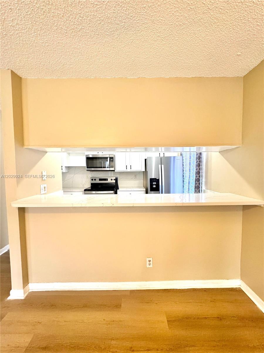 WOODLAKE VILLAGE TOWNHOME - Residential