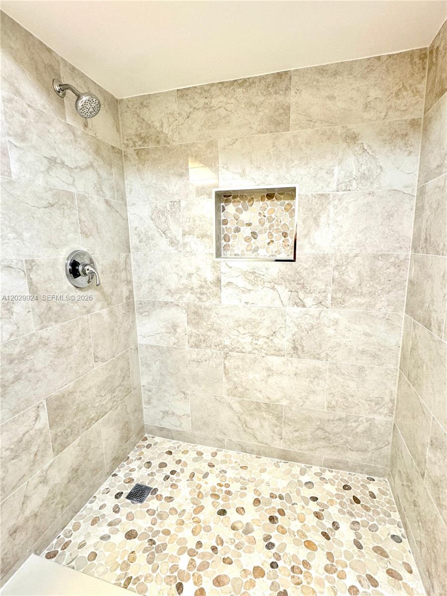 WOODLAKE VILLAGE TOWNHOME - Residential