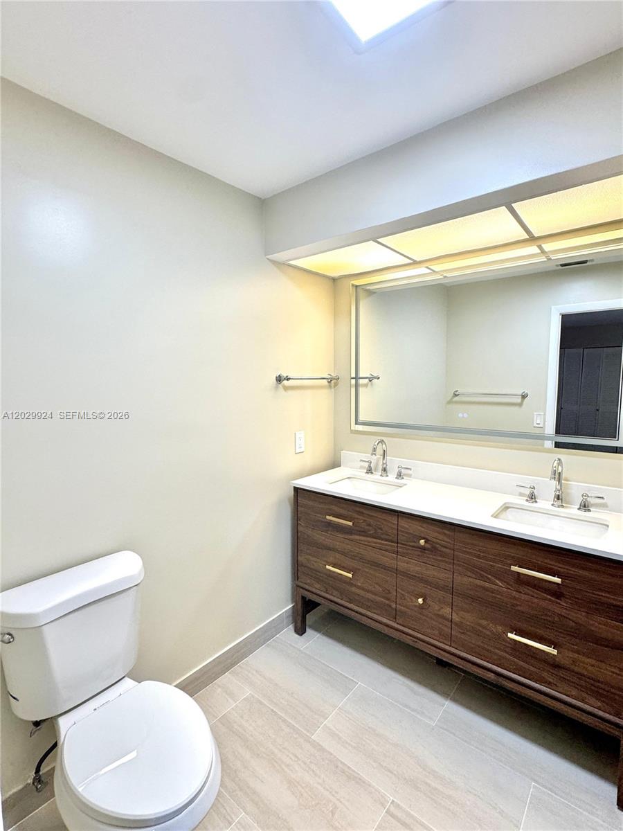 WOODLAKE VILLAGE TOWNHOME - Residential