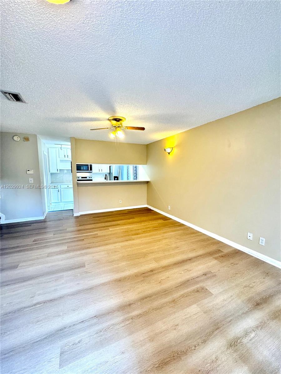 WOODLAKE VILLAGE TOWNHOME - Residential