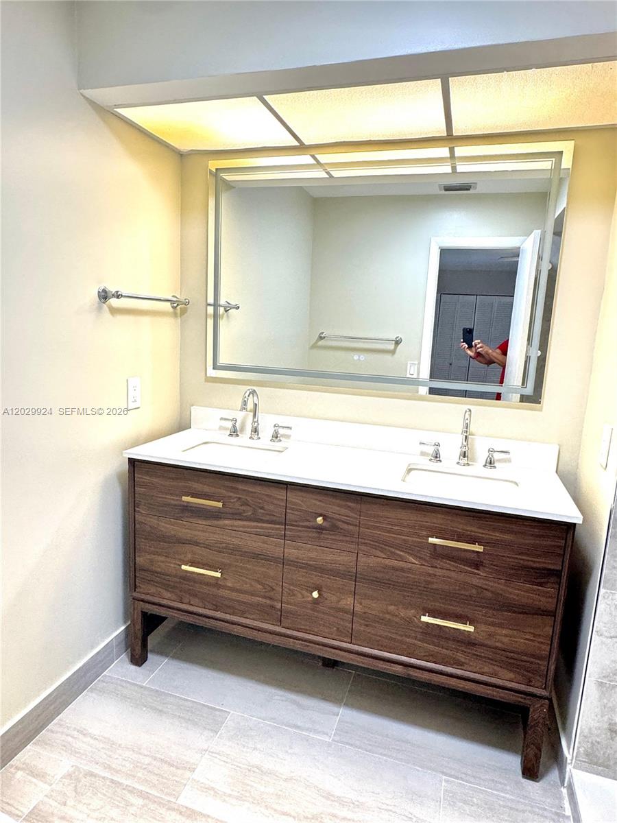 WOODLAKE VILLAGE TOWNHOME - Residential