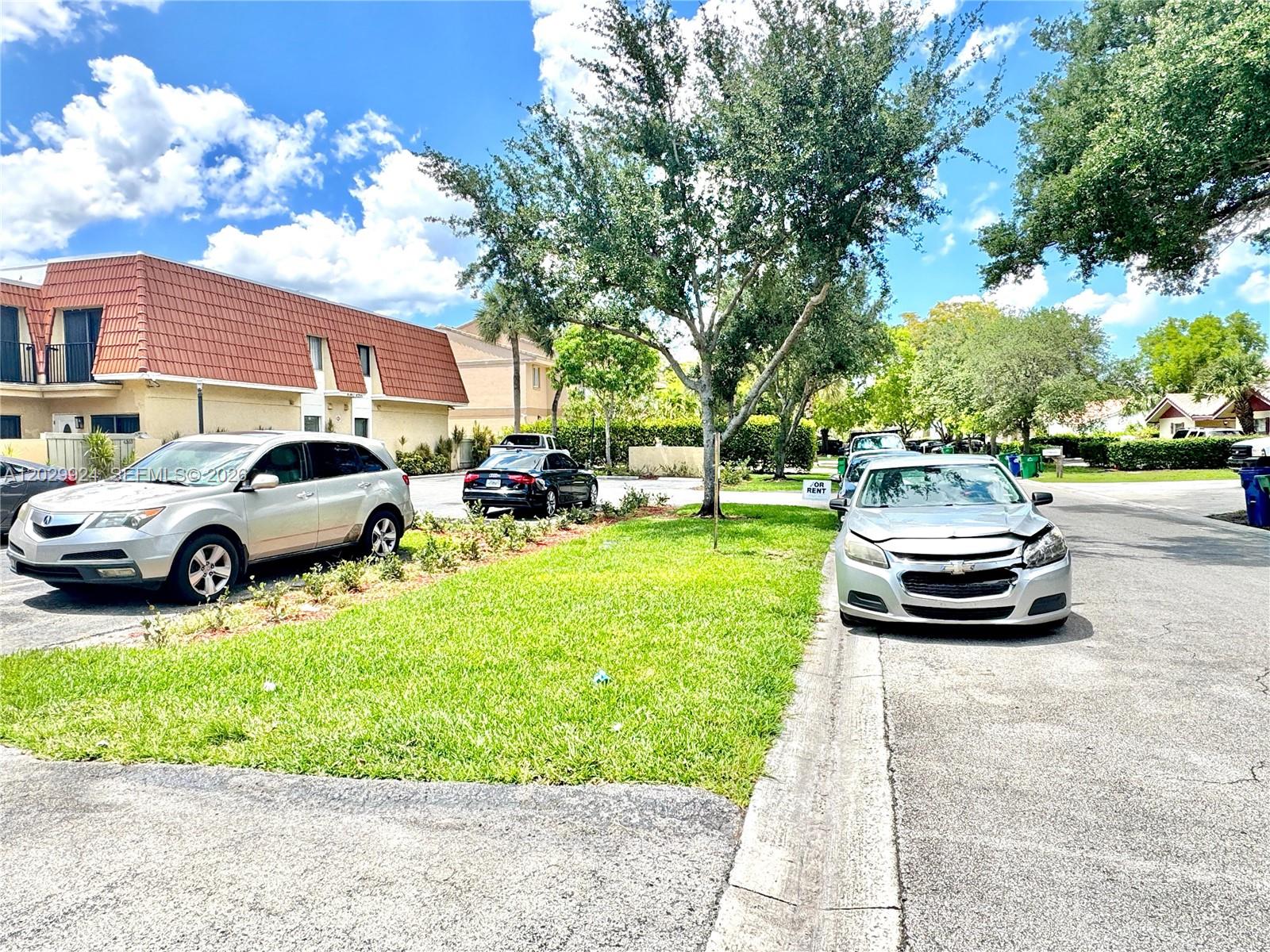 WOODLAKE VILLAGE TOWNHOME - Residential