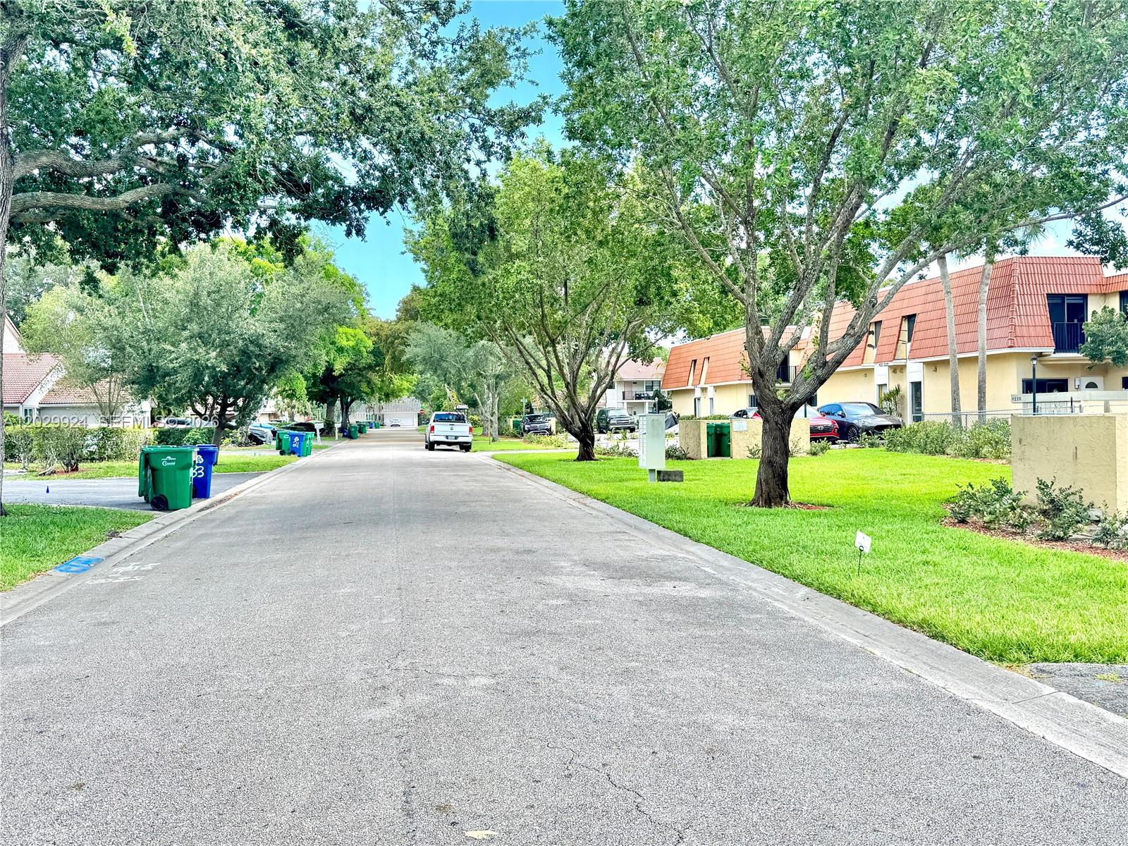 WOODLAKE VILLAGE TOWNHOME - Residential