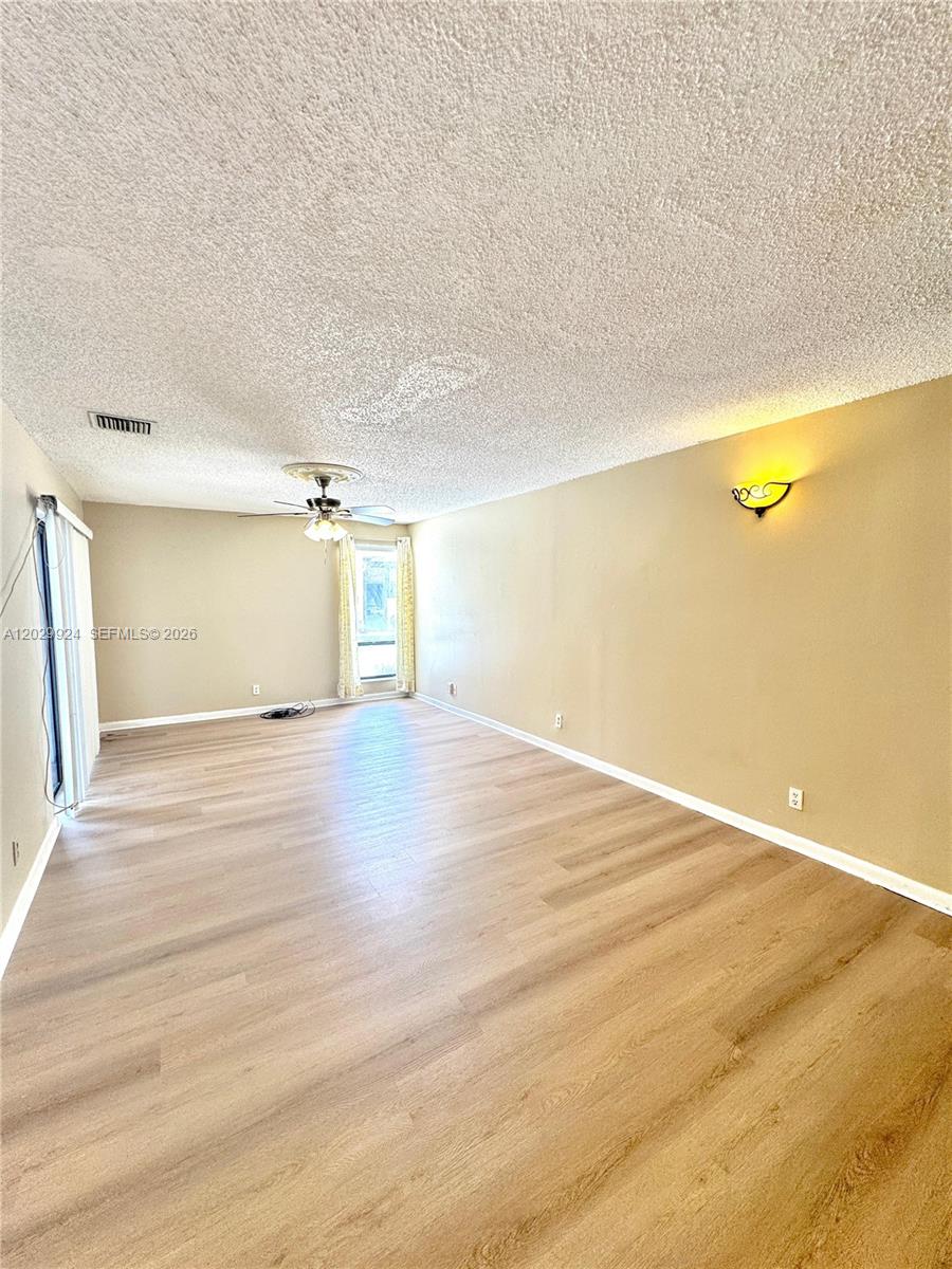 WOODLAKE VILLAGE TOWNHOME - Residential