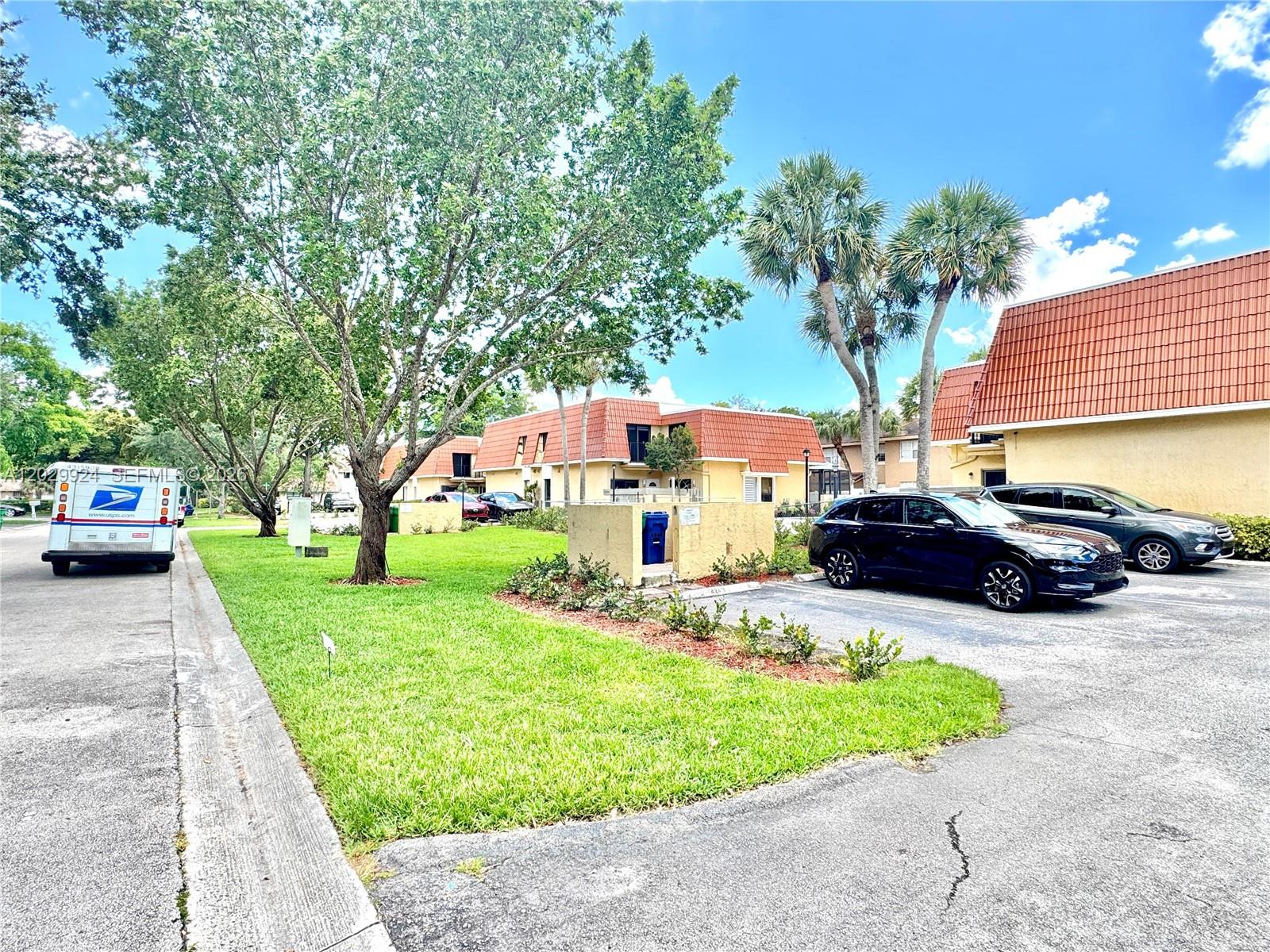 WOODLAKE VILLAGE TOWNHOME - Residential
