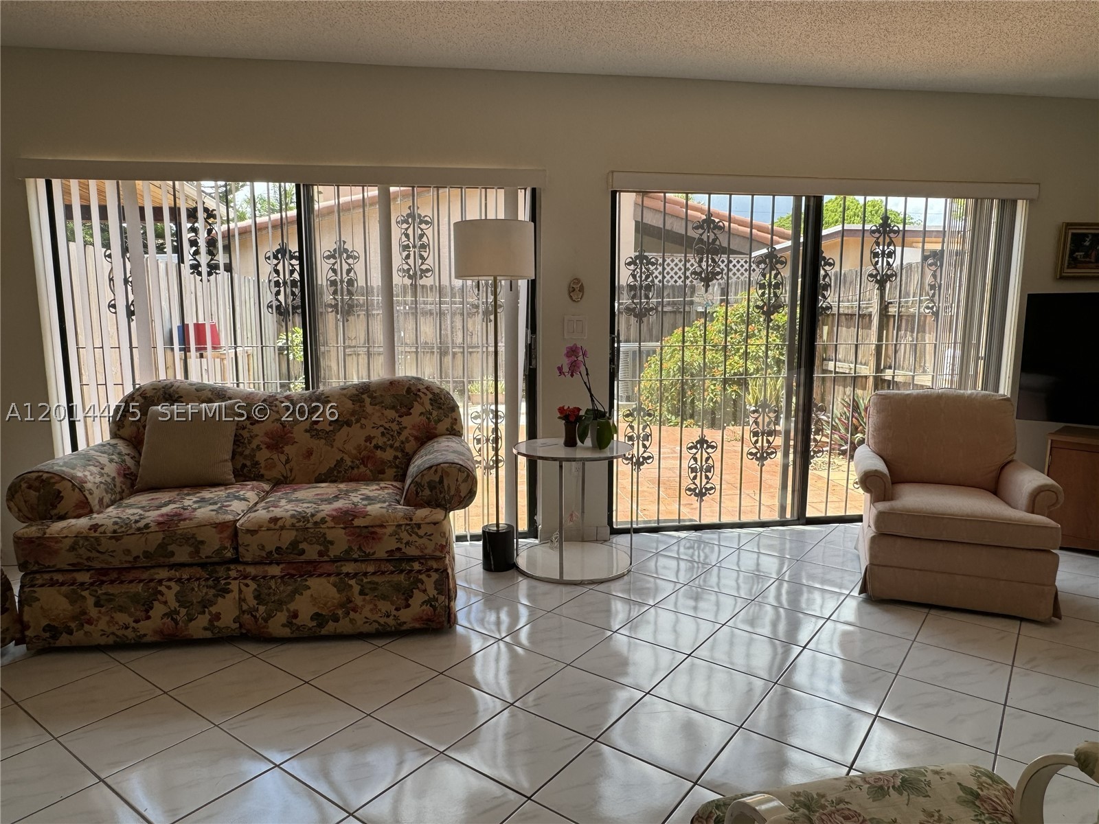 TROPICAL PARK VILLAS COND - Residential