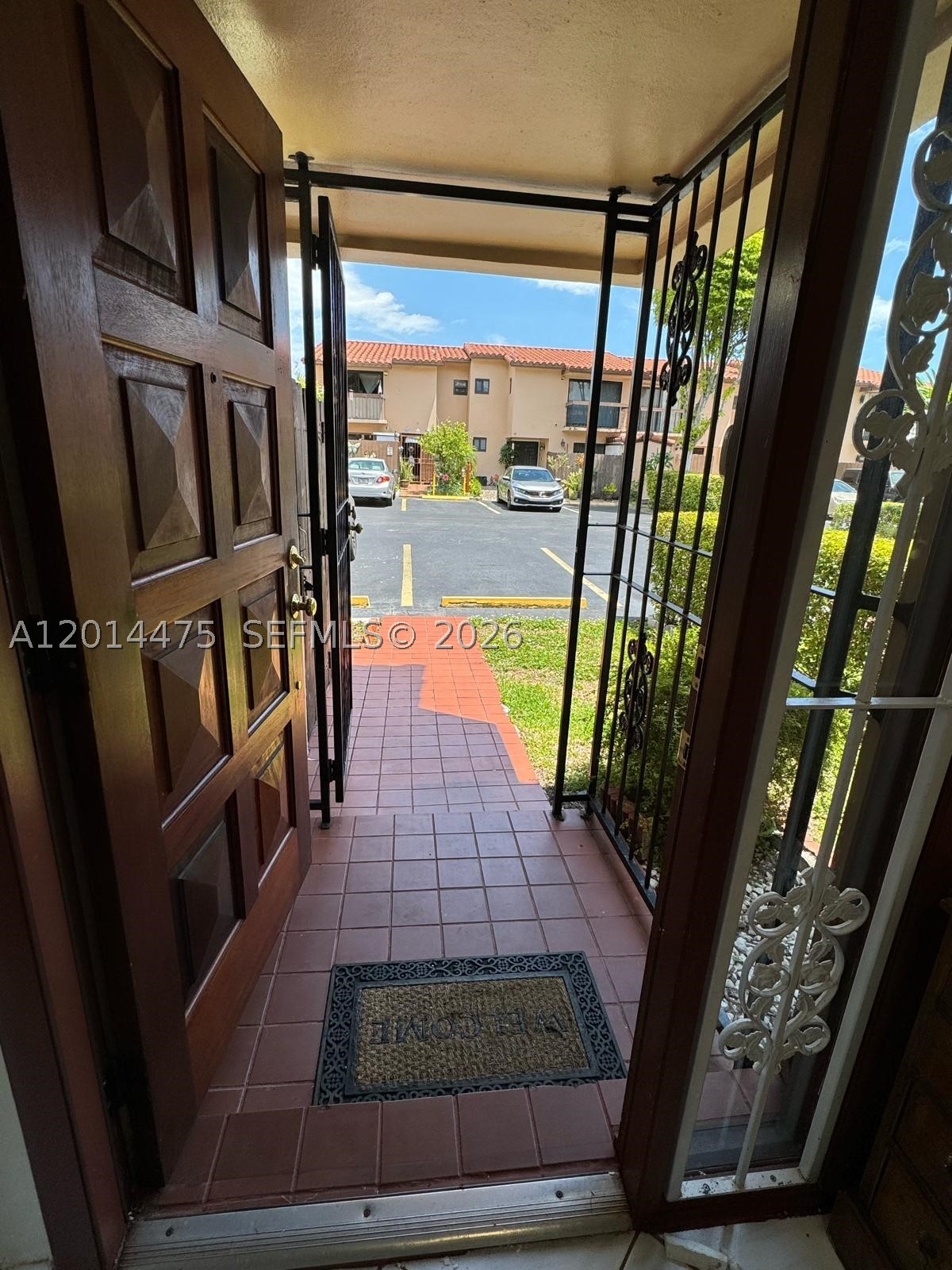 TROPICAL PARK VILLAS COND - Residential