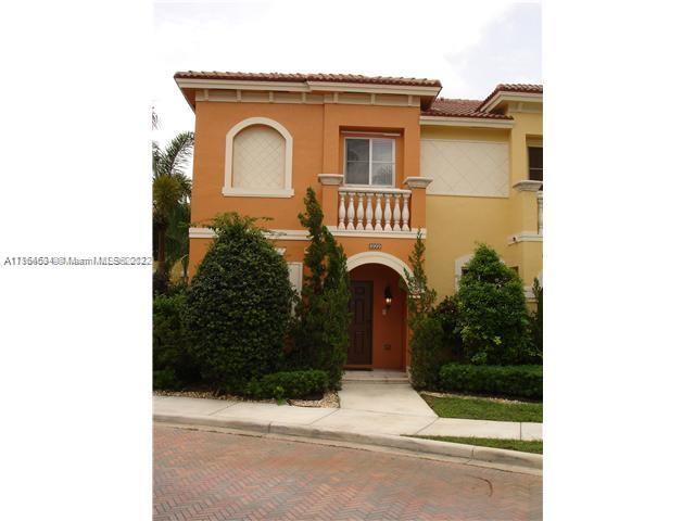 BEAUTIFUL 2 STORY CORNER TOWNHOUSE, IN A WELL DESIRED AREA.  THIS IS A 3 BEDROOM 2.5 BATHROOM TOWNHOUSE, MINUTES FROM SCHOOLS, STORES, I75, ETC.  WELL KEPT ASSOCIATION, GATED COMMUNITY, CLUBHOUSE & POOL JUST A FEW FEET AWAY.  PRICED TO SELL.