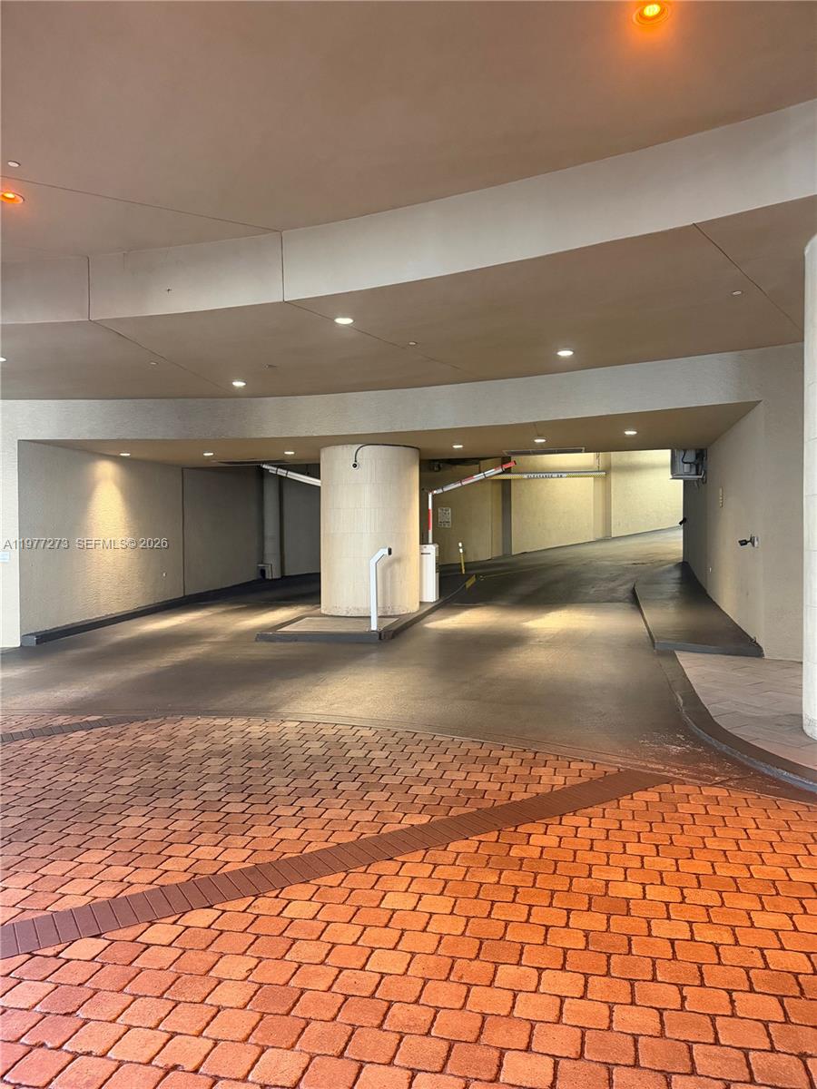 551 FLB CONDOMINIUM RESID - Residential