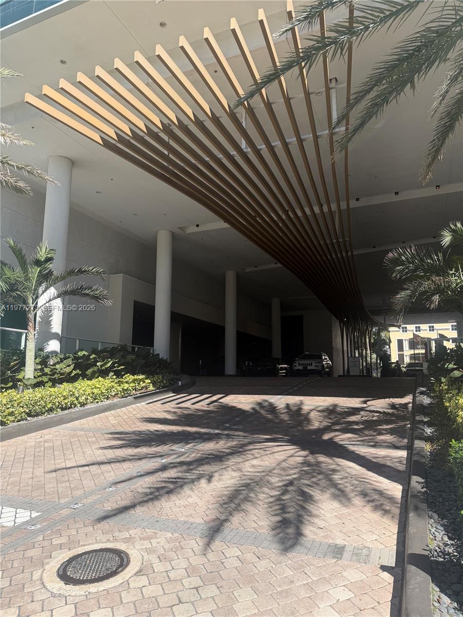 551 FLB CONDOMINIUM RESID - Residential