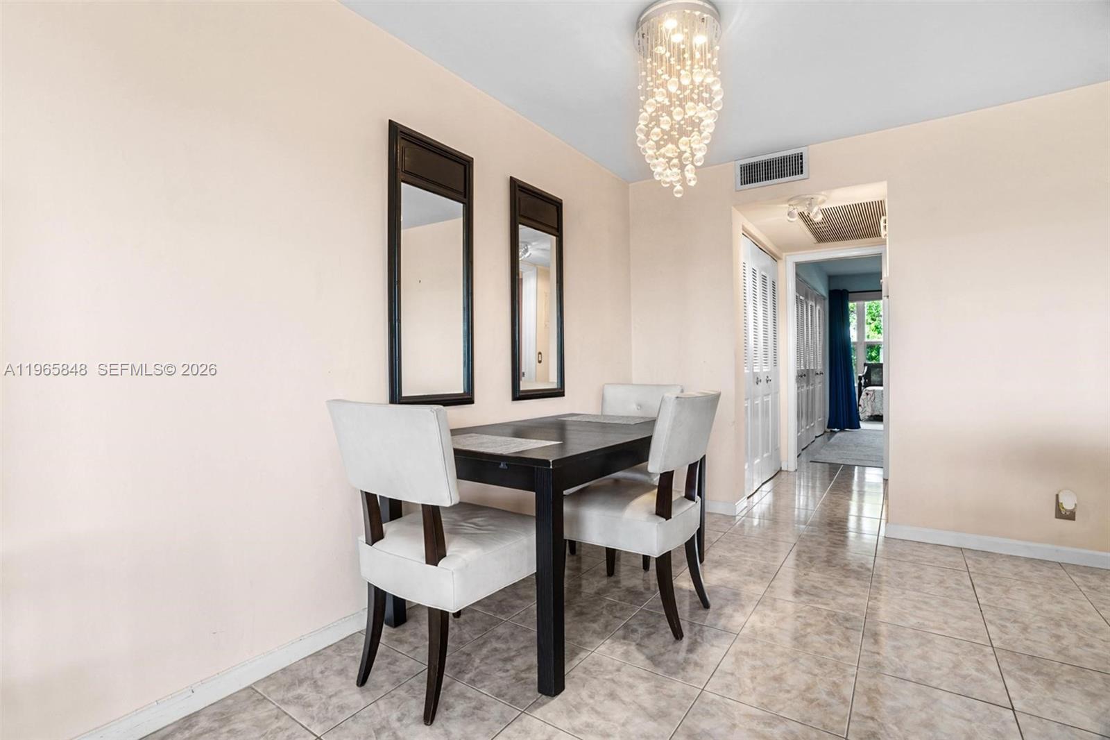 SOUTHAMPTON CONDO - Residential