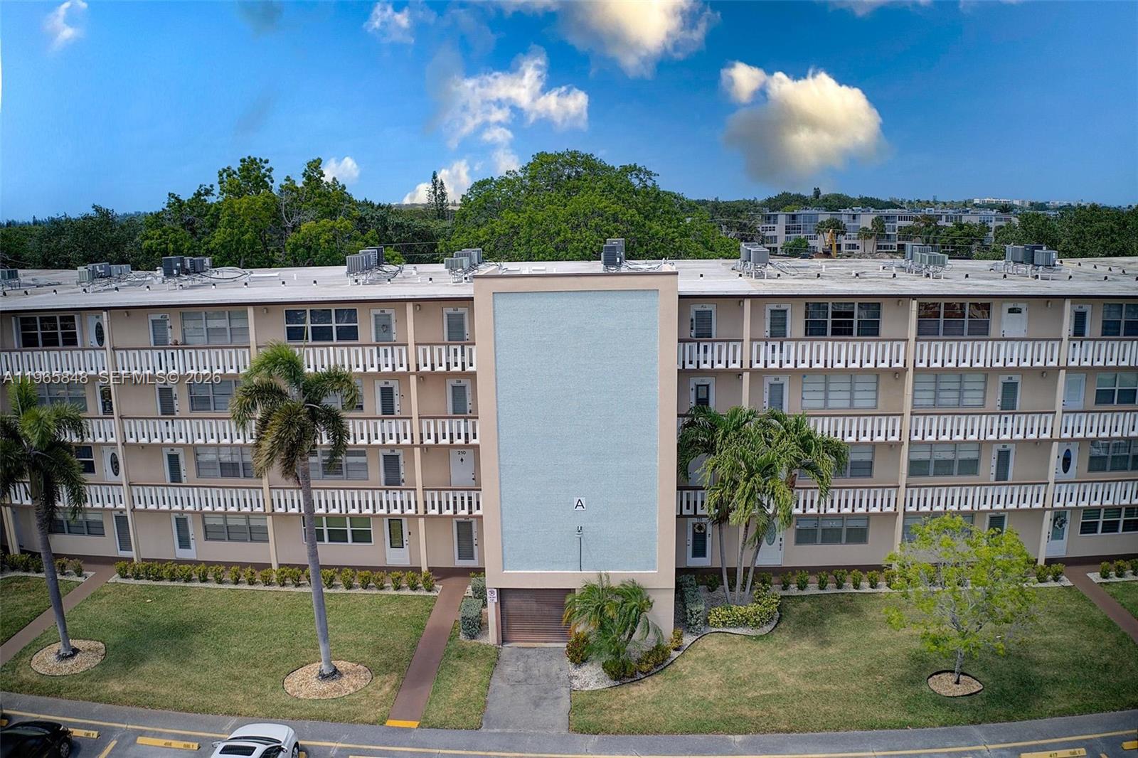 SOUTHAMPTON CONDO - Residential