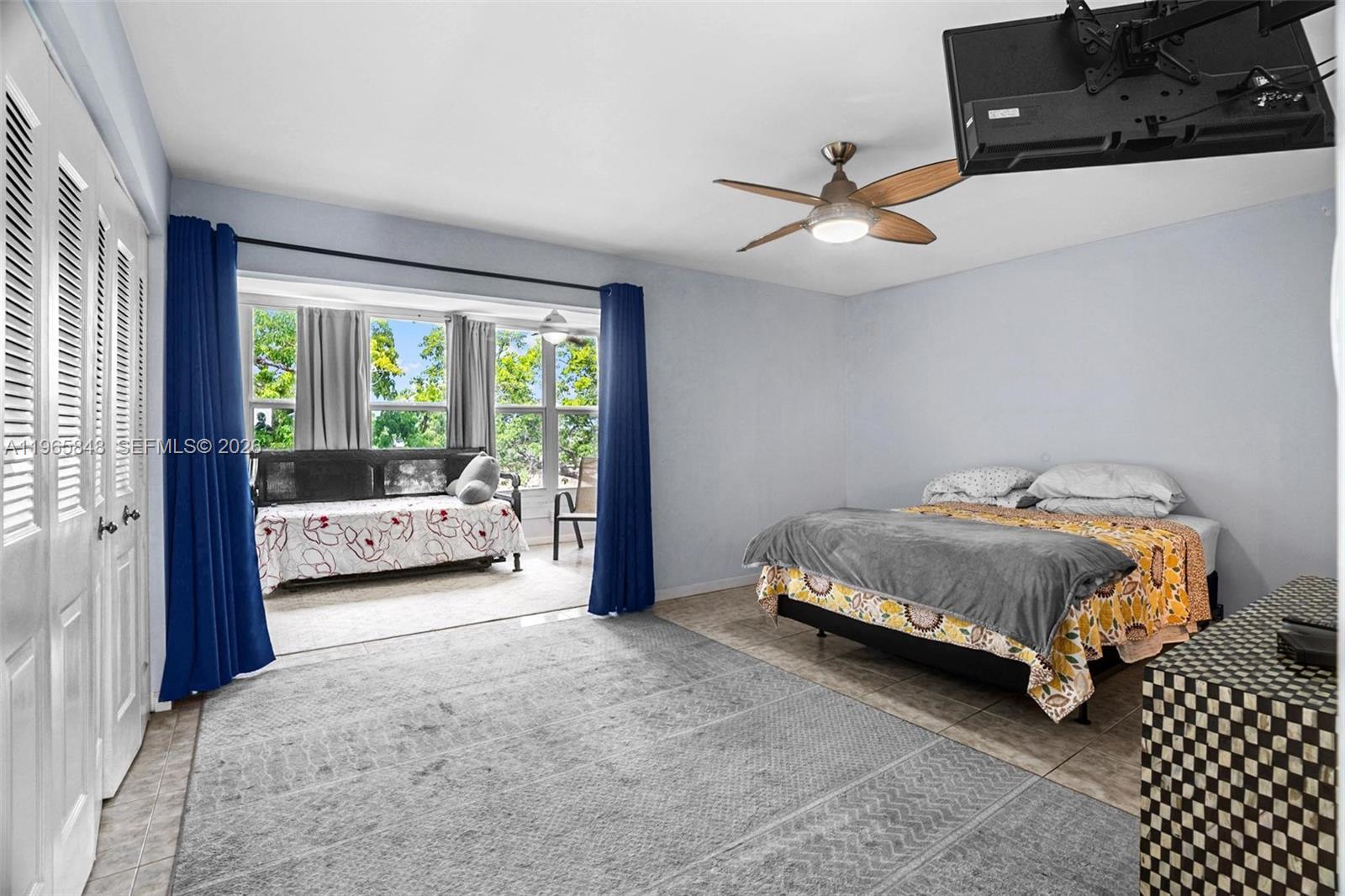 SOUTHAMPTON CONDO - Residential
