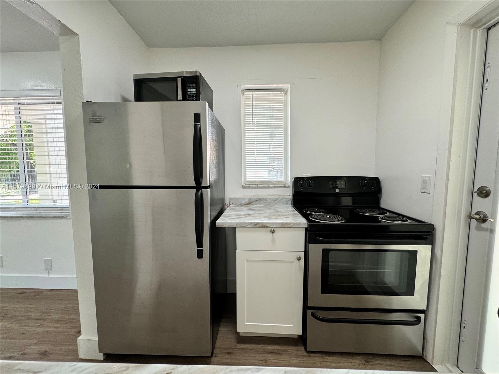 HOLLYWOOD - Residential Lease