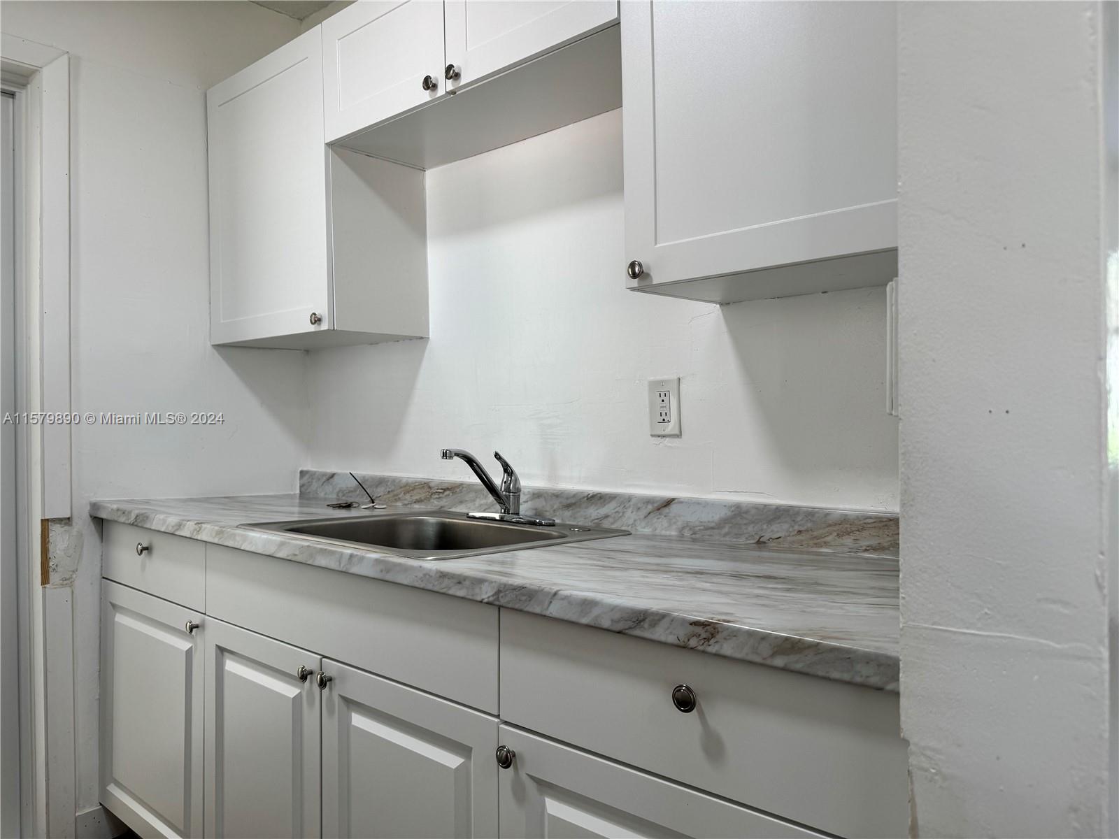 HOLLYWOOD - Residential Lease