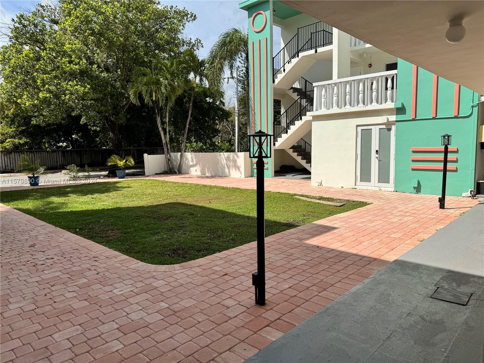 HOLLYWOOD - Residential Lease