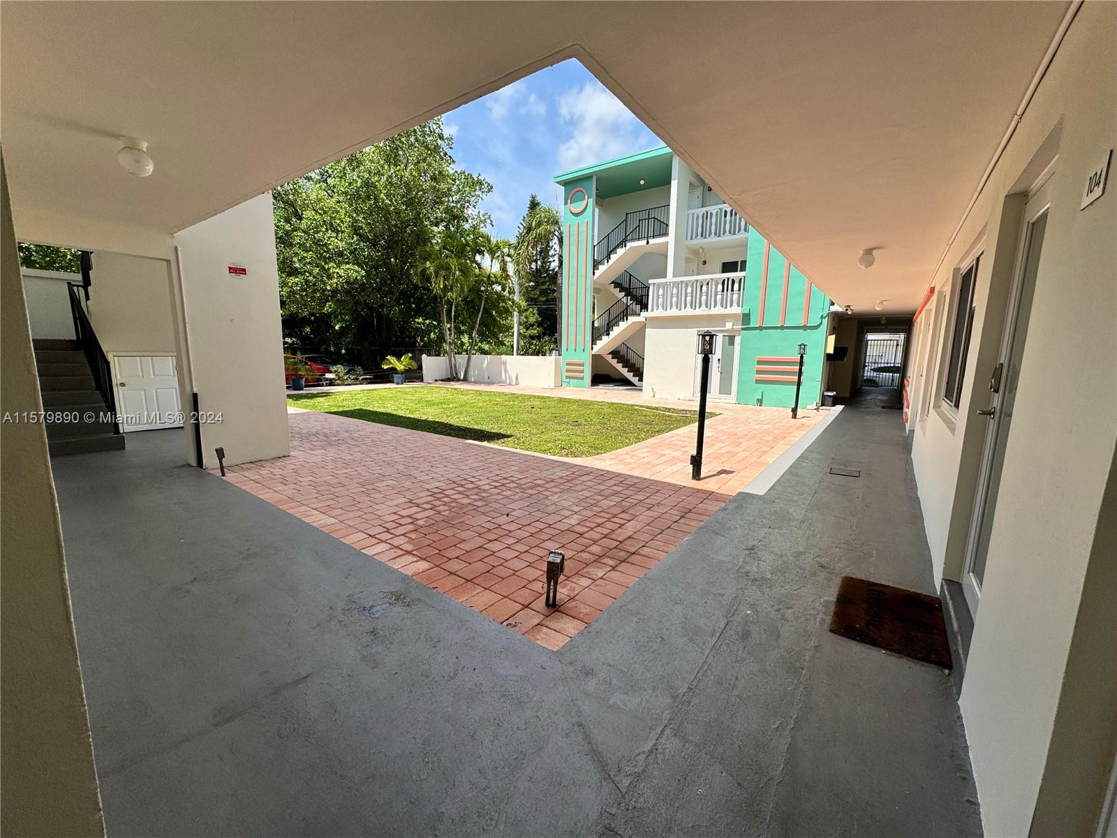 HOLLYWOOD - Residential Lease