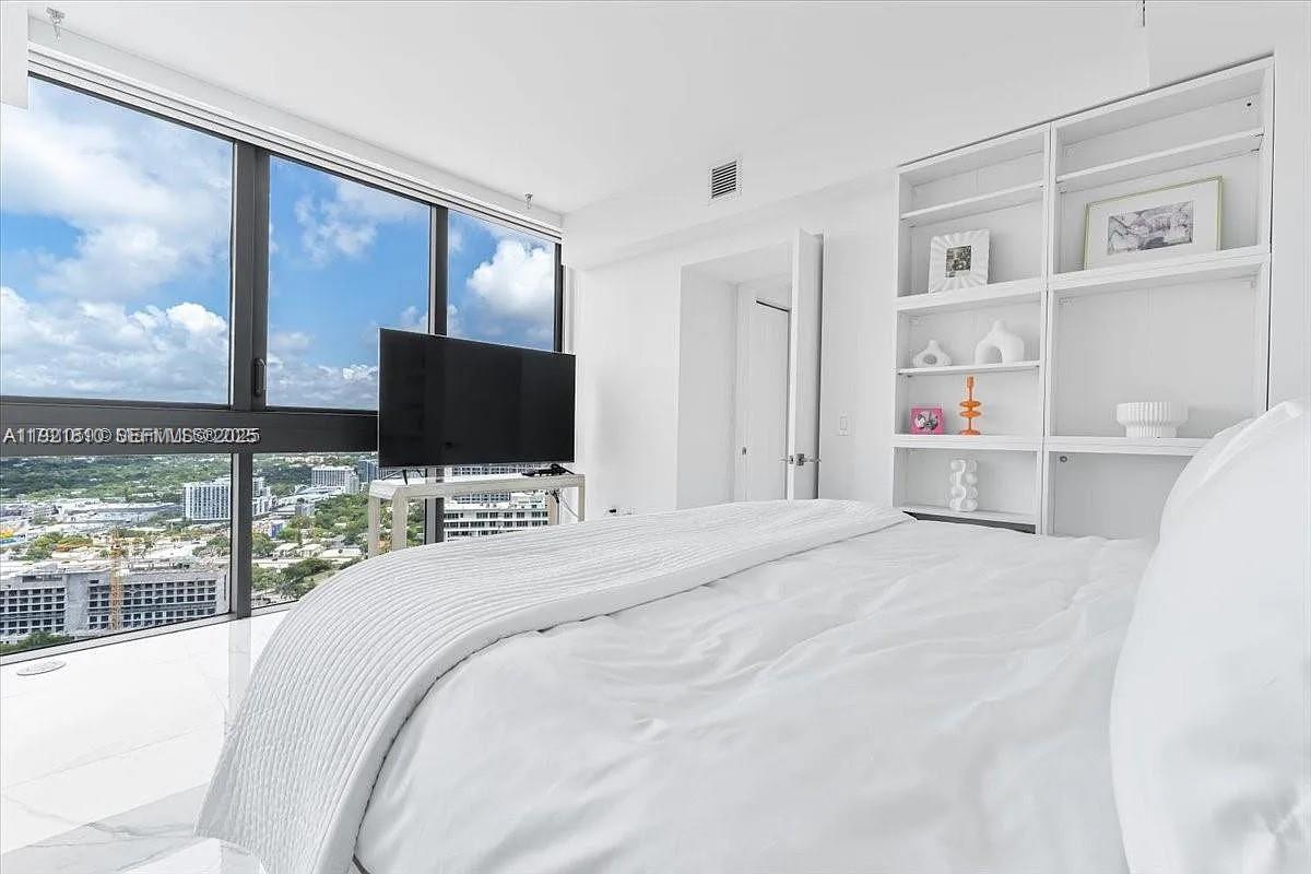 PARAISO BAY CONDO - Residential Lease