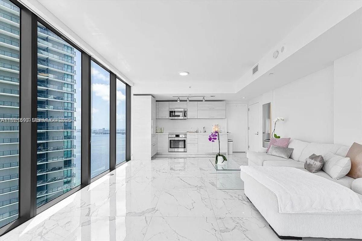 PARAISO BAY CONDO - Residential Lease