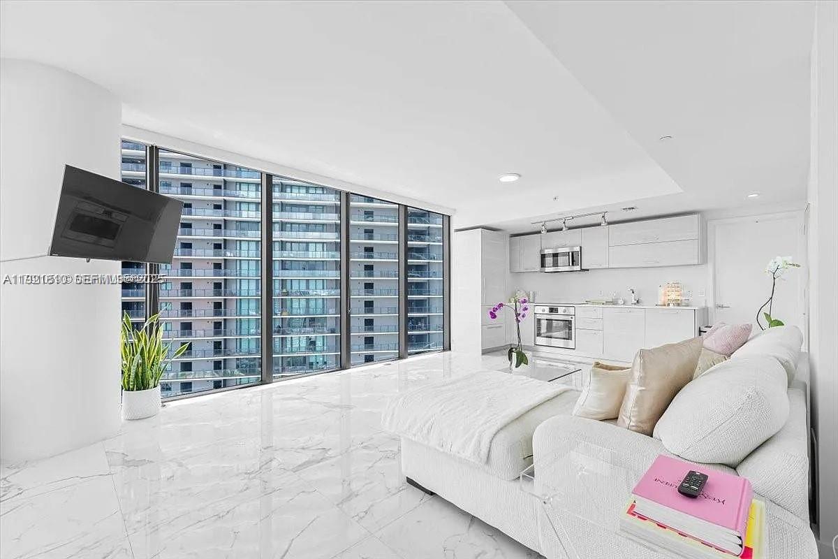 PARAISO BAY CONDO - Residential Lease