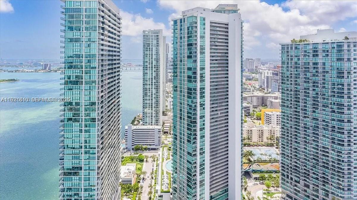 PARAISO BAY CONDO - Residential Lease