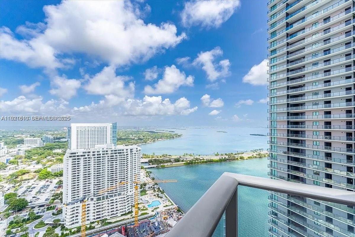 PARAISO BAY CONDO - Residential Lease