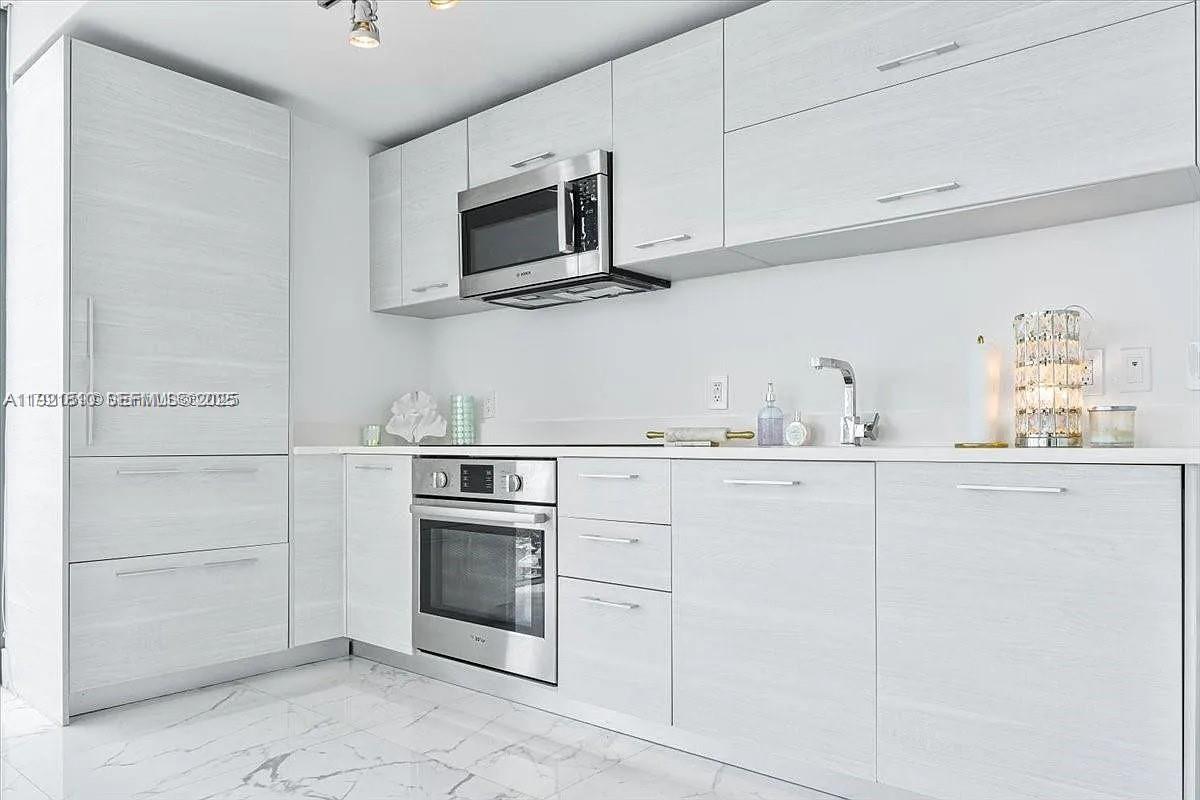 PARAISO BAY CONDO - Residential Lease