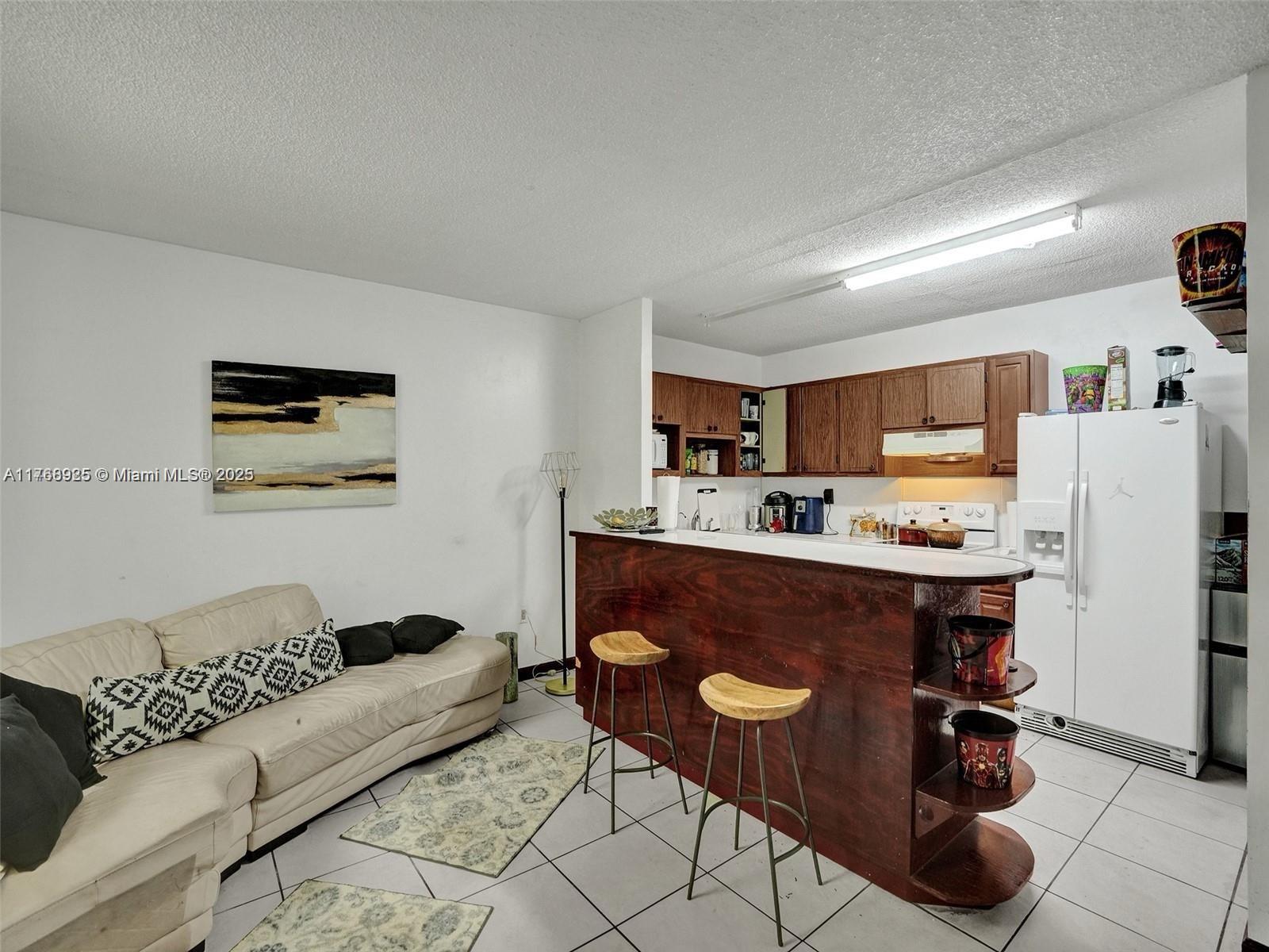 VILLA DORADA CONDO NO 5 - Residential