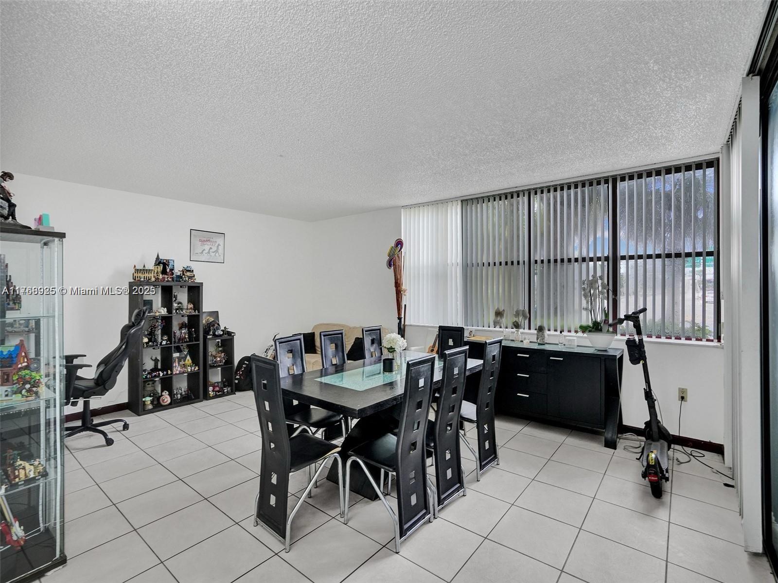 VILLA DORADA CONDO NO 5 - Residential