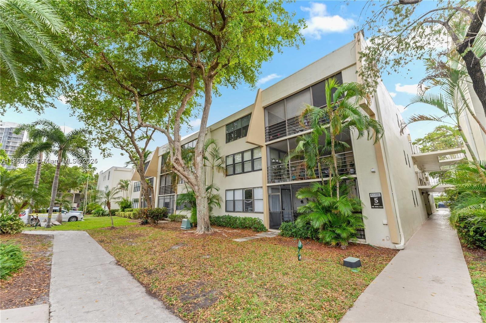 VILLA DORADA CONDO NO 5 - Residential