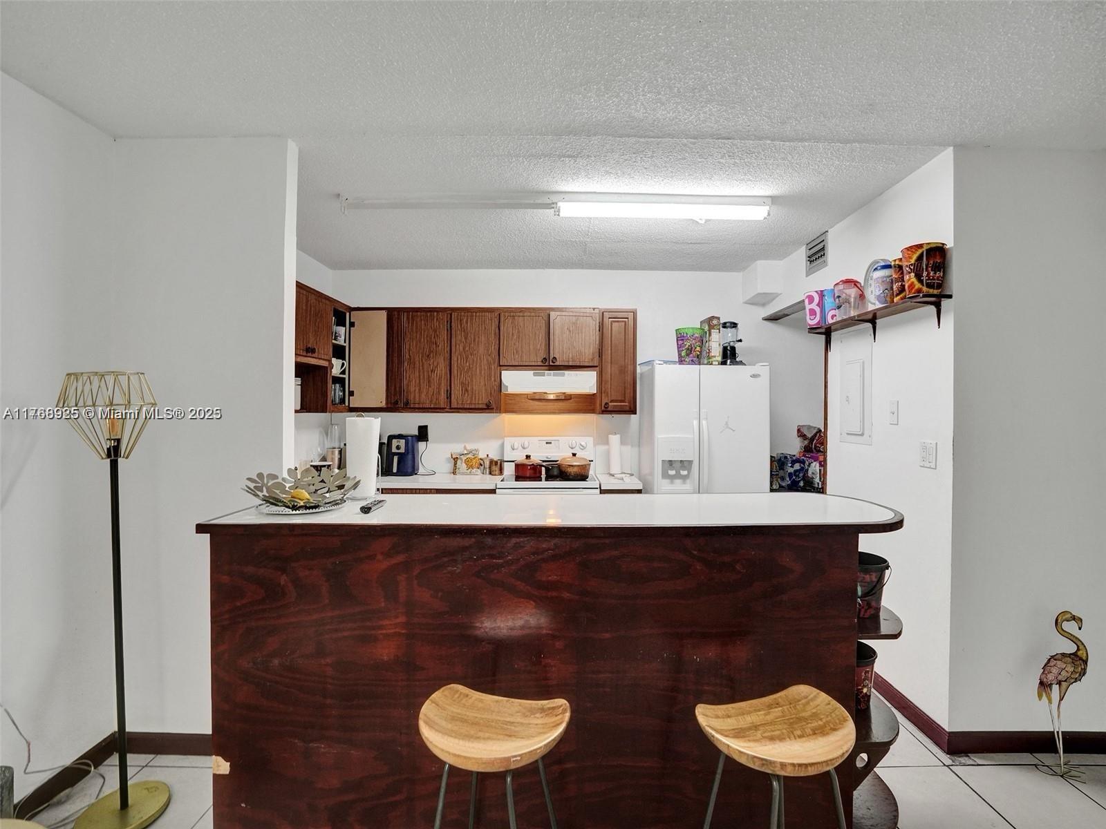 VILLA DORADA CONDO NO 5 - Residential