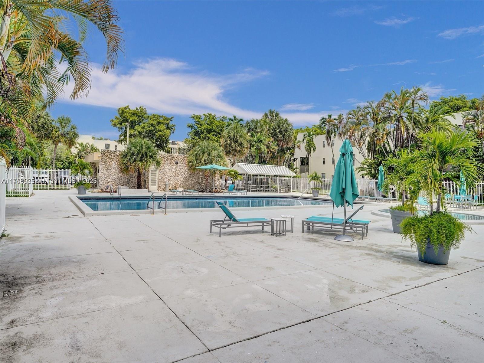 VILLA DORADA CONDO NO 5 - Residential