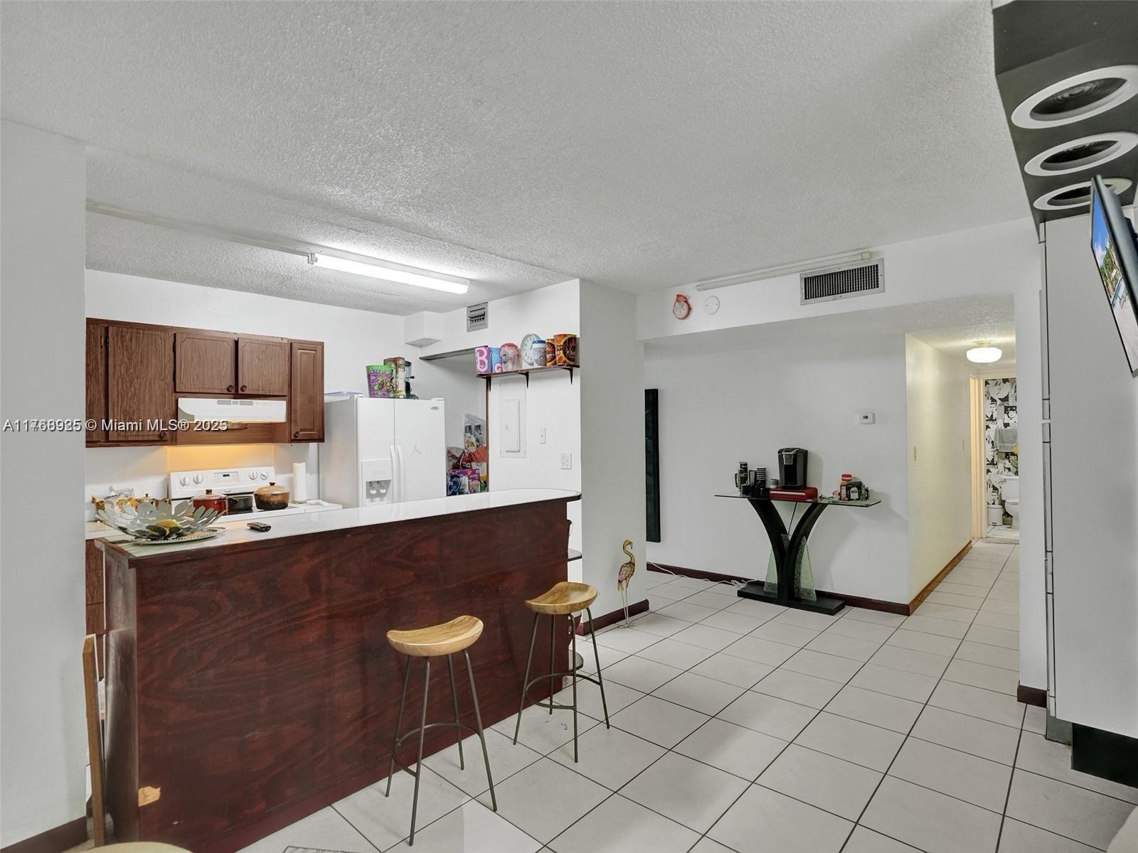 VILLA DORADA CONDO NO 5 - Residential